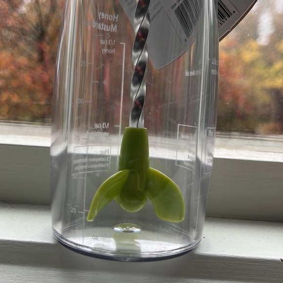 Chef’n Emulsifier for Salad Dressing - Picture 3 of 8